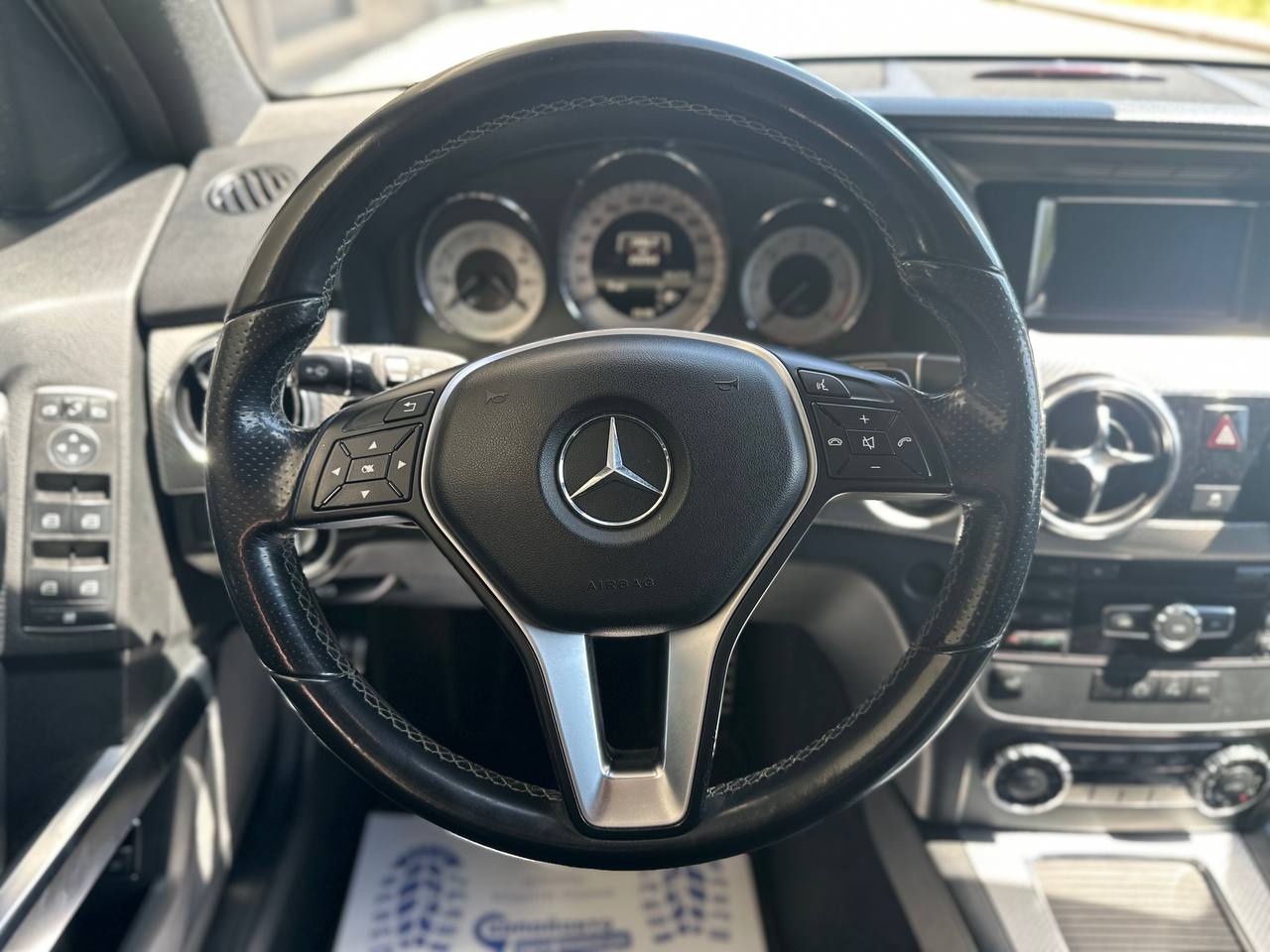 Mercedes-Benz-0