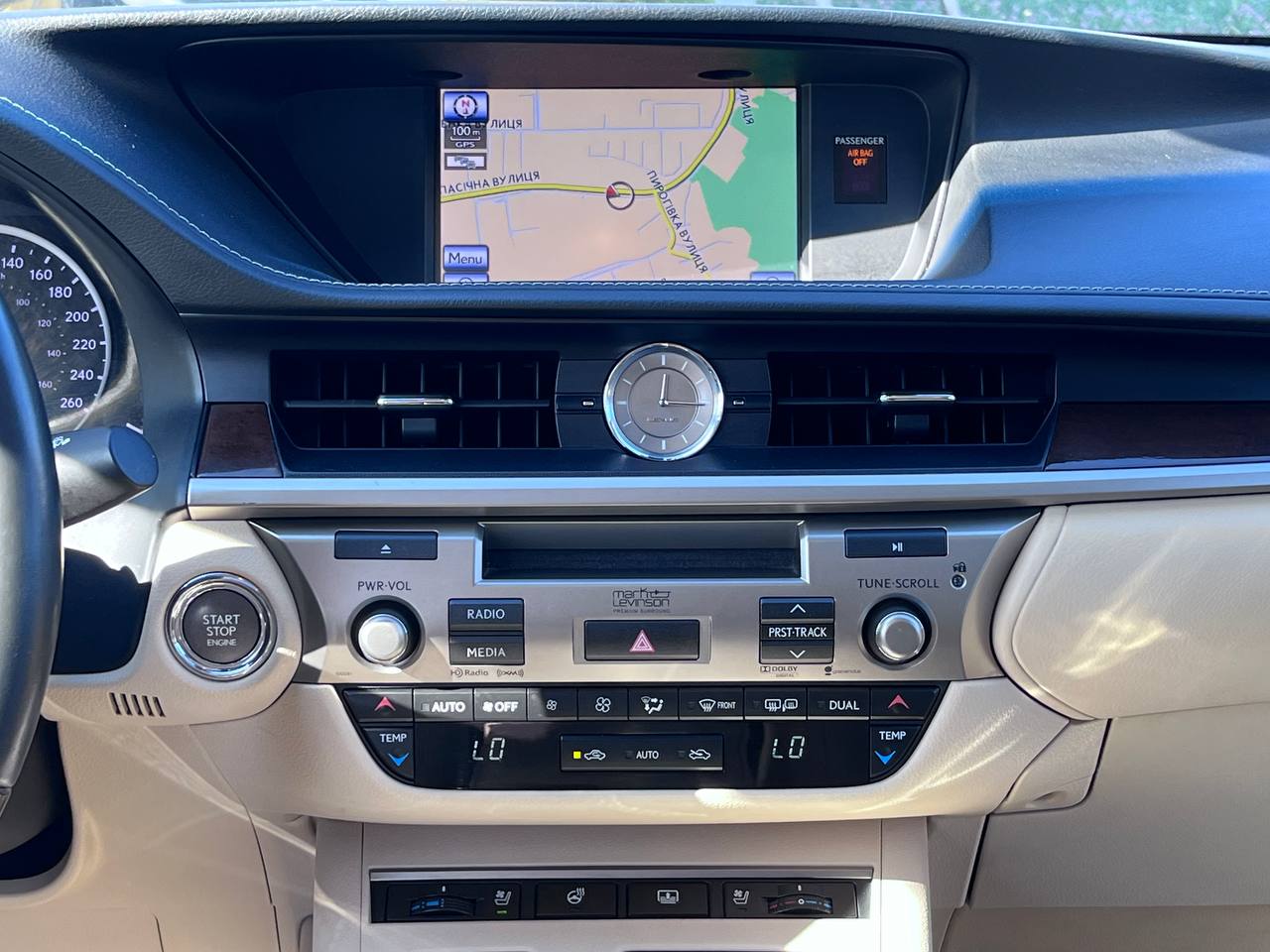 Lexus-16