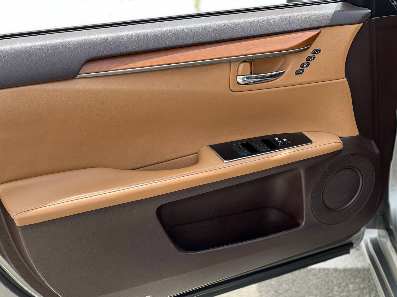 Lexus-12