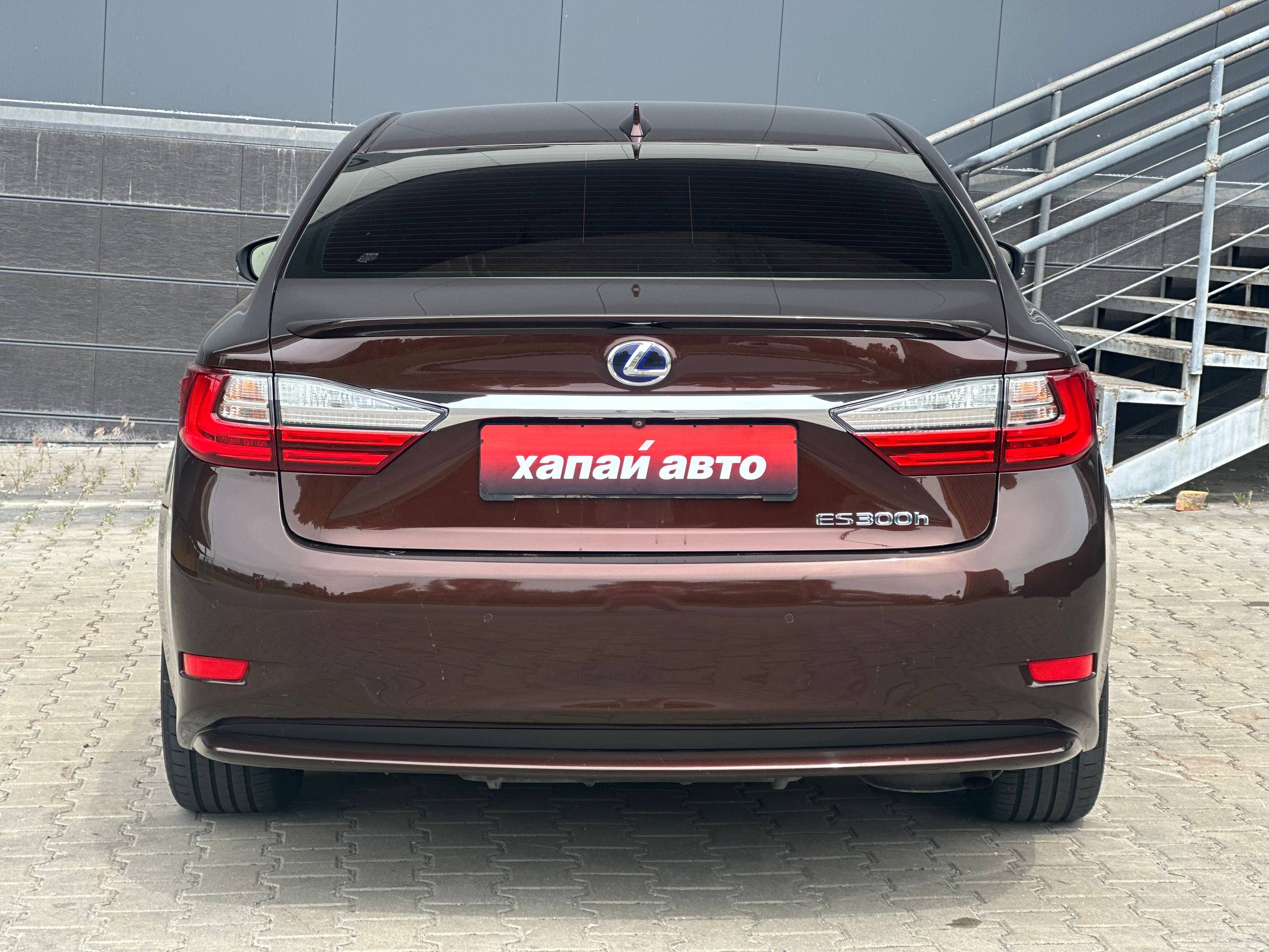Lexus-16