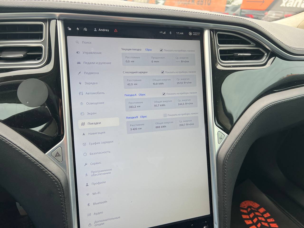 Tesla-0