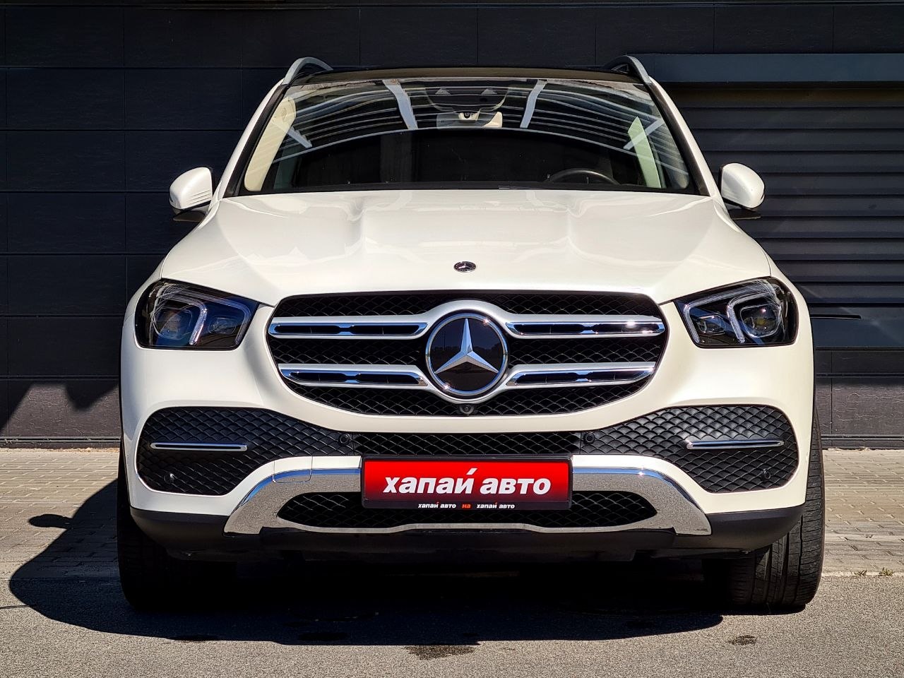 Mercedes-Benz-0