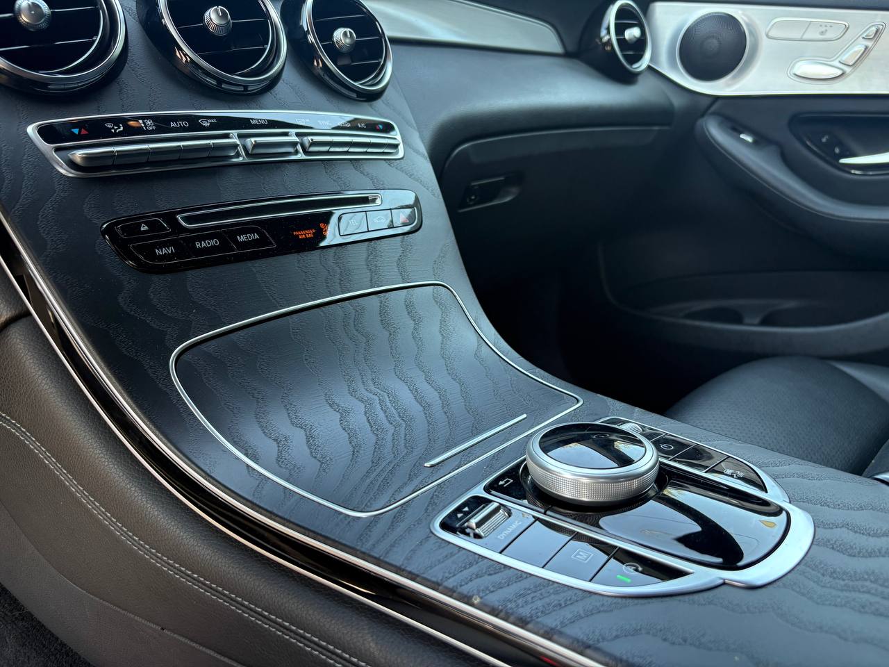Mercedes-Benz-11