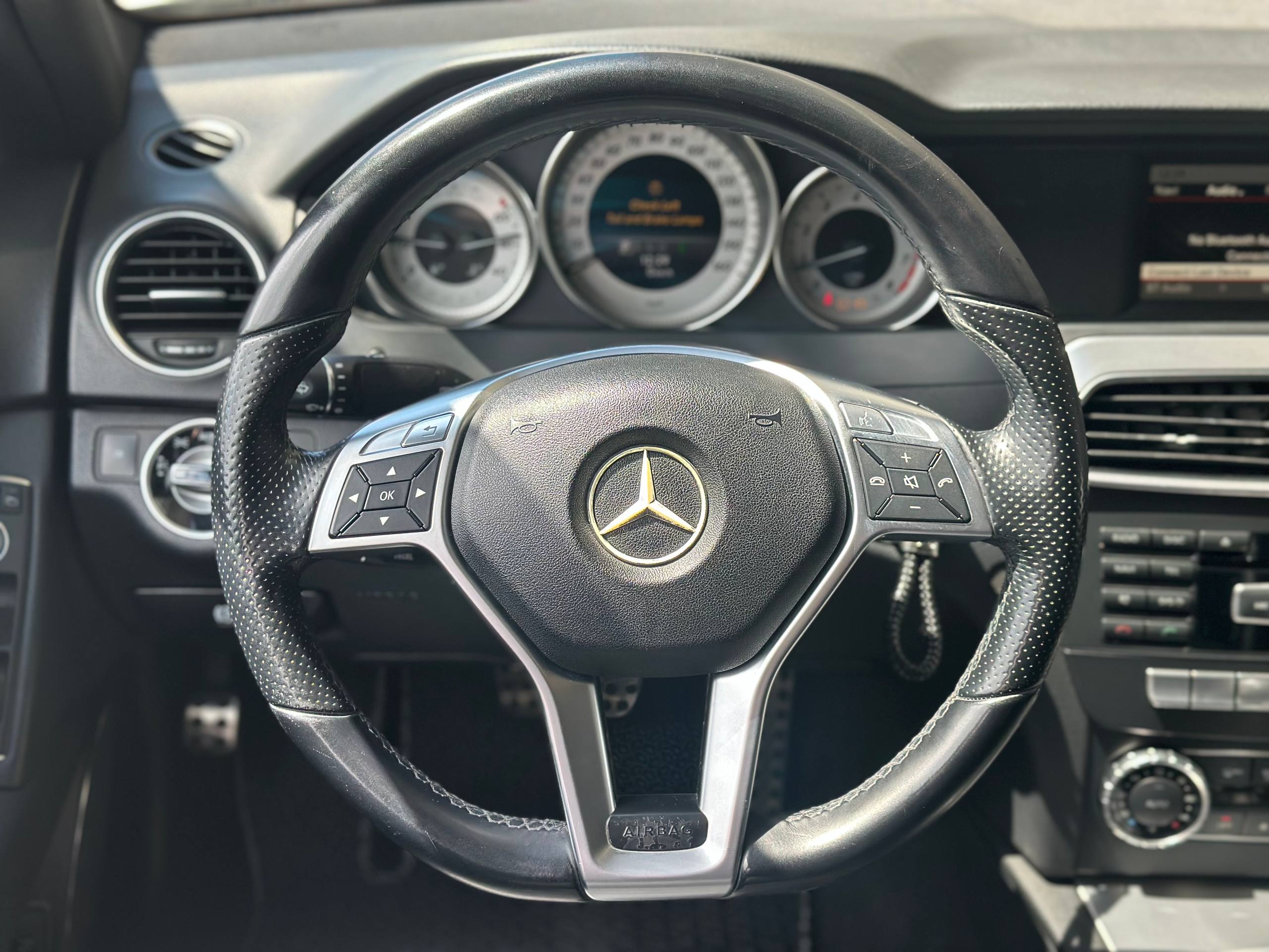 Mercedes-Benz-11