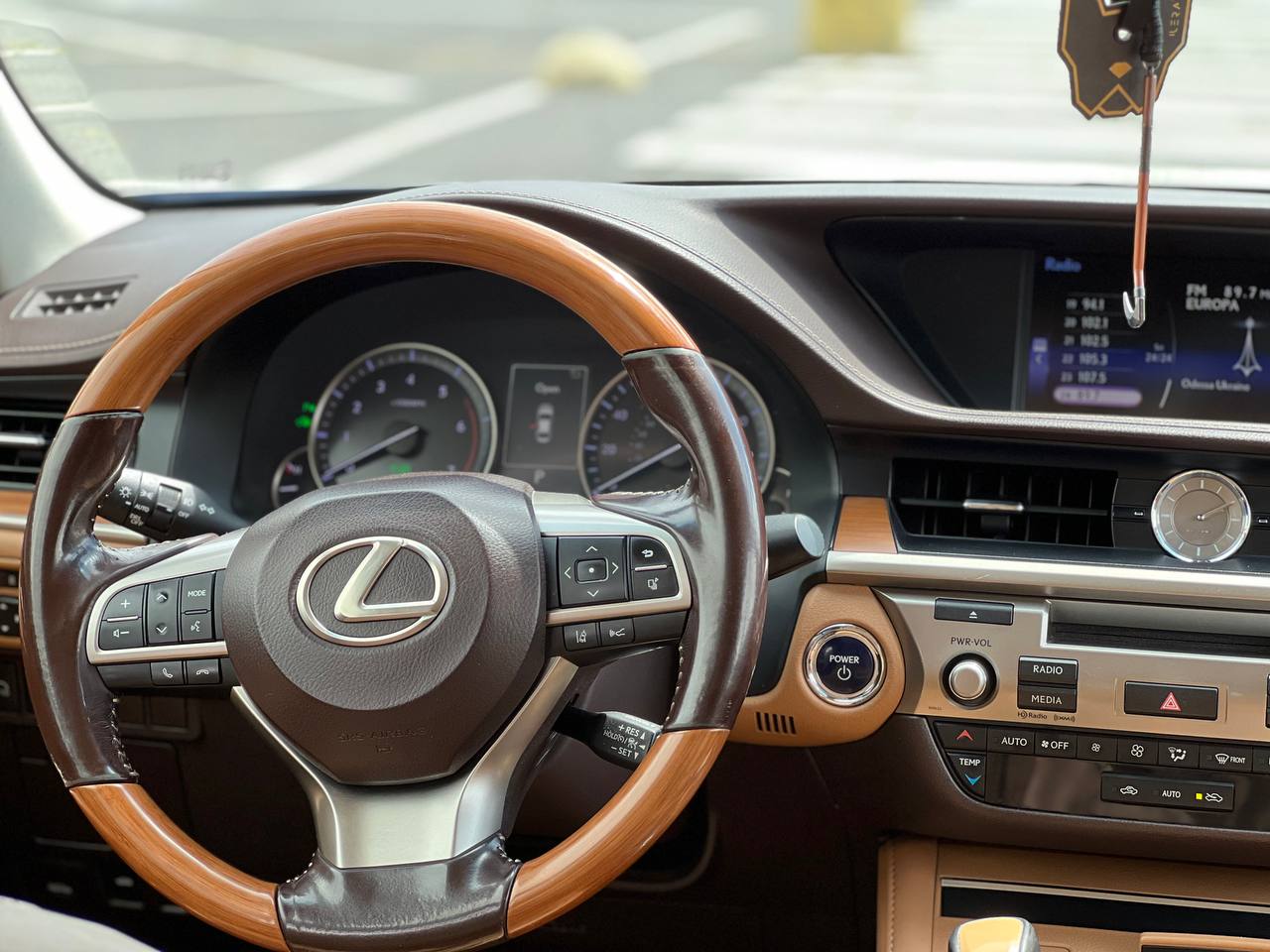 Lexus-9