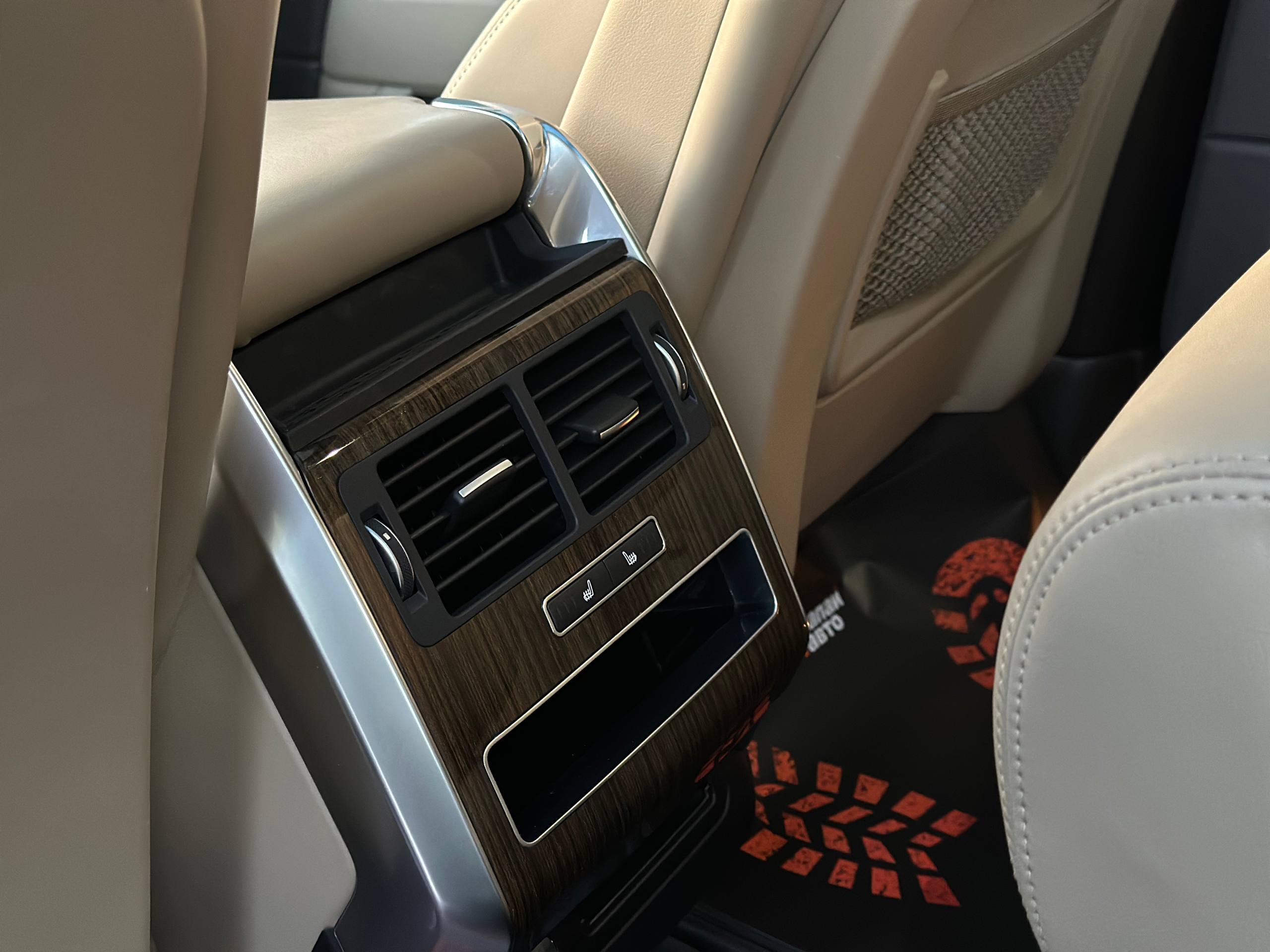 Land Rover-18