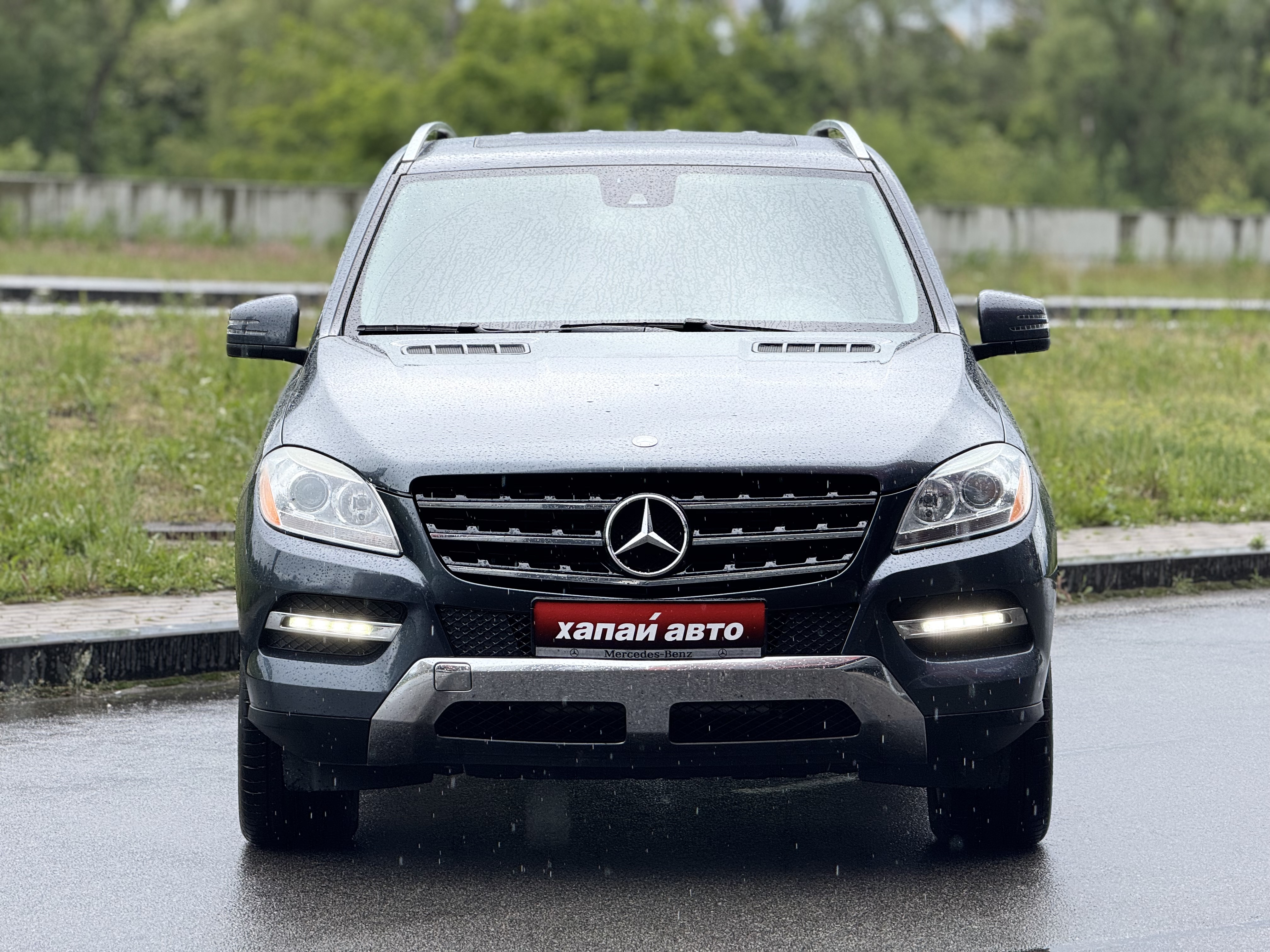Mercedes-Benz-0