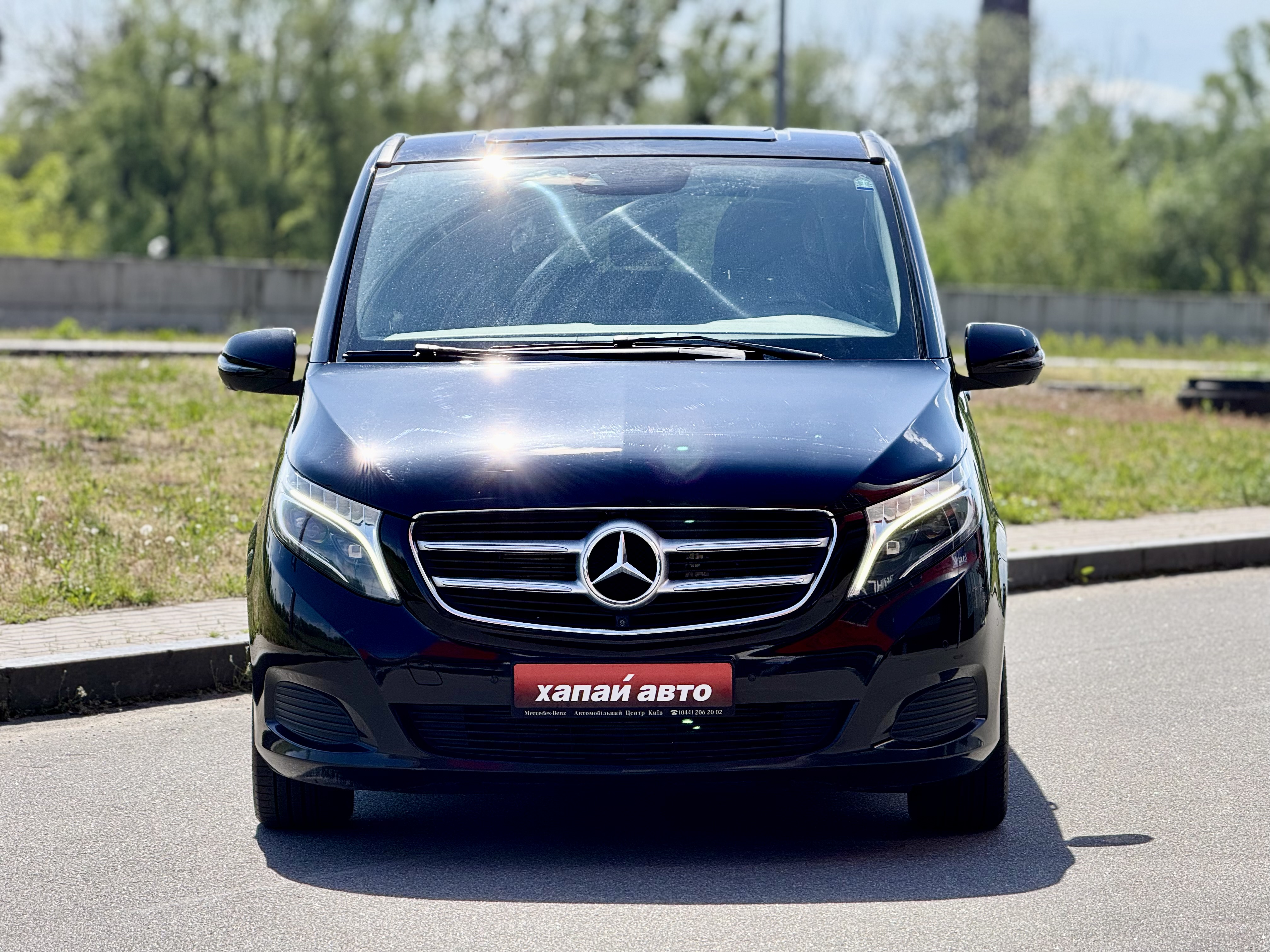 Mercedes-Benz-0