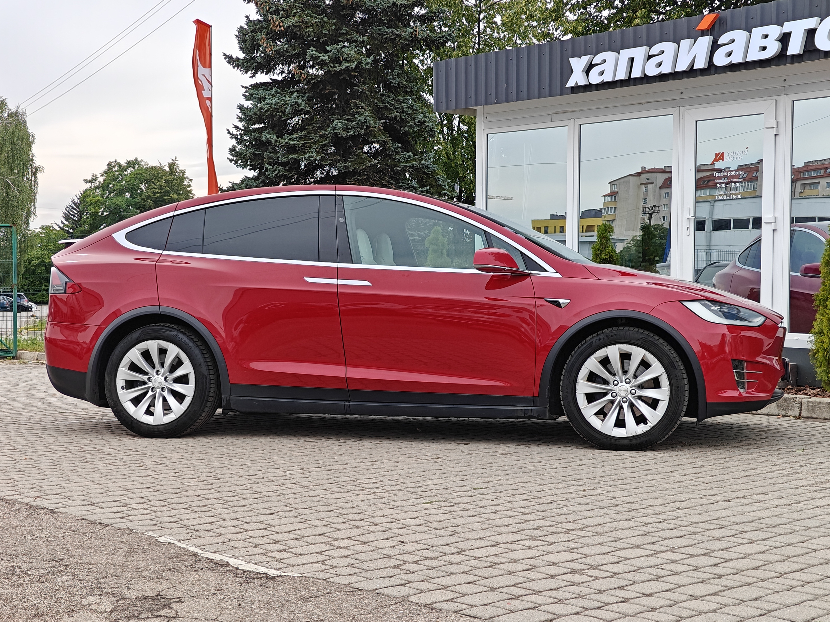 Tesla-0