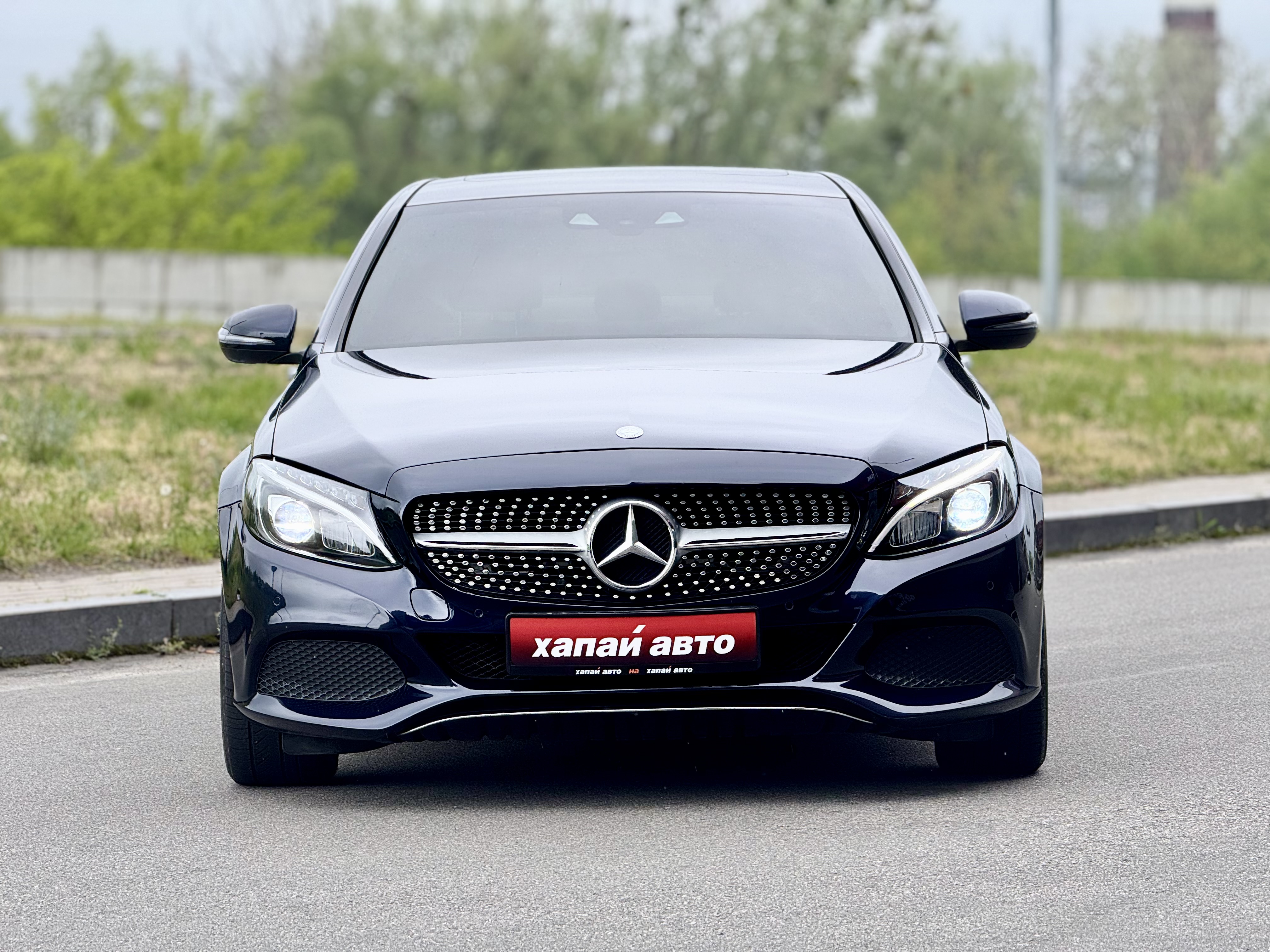 Mercedes-Benz-0